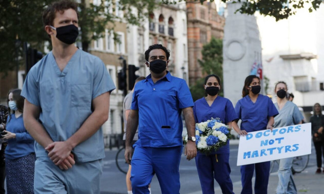 Κορονοϊός- Βρετανία: Κατά της χαλάρωσης των μέτρων σύμβουλοι της κυβέρνησης Τζόνσον