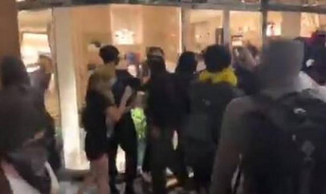 ΗΠΑ: Παραδομένο στο χάος το Πόρτλαντ - Διαδηλωτές λεηλατούν κατάστηματα (vid)