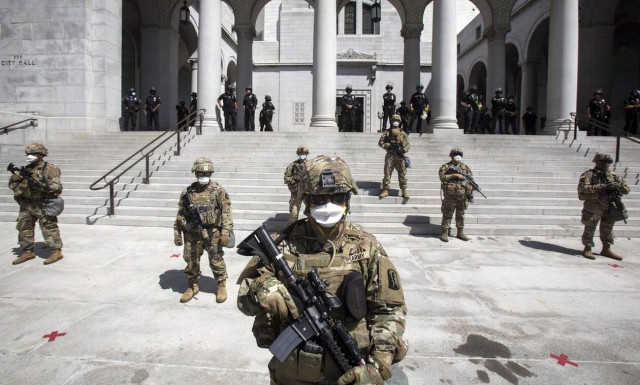 Τζορτζ Φλόιντ - ΗΠΑ: Στους δρόμους αστυνομικοί και στρατιώτες - Περιπολούν 15 μεγάλες πόλεις