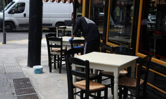 Μείωση ΦΠΑ: Αυτά είναι τα προϊόντα που θα αγοράζουμε πιο φθηνά από Δευτέρα - Νέες τιμές στα ΜΜΜ