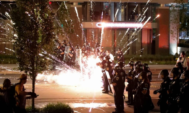 «Κύμα» οργής στις ΗΠΑ για τη δολοφονία του Φλόιντ: Επεκτείνονται οι διαδηλώσεις, αυξάνει η ένταση