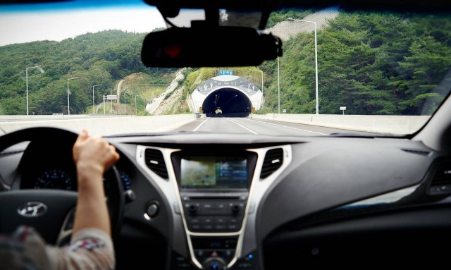 Τρόμος στην Εθνική οδό! Οδηγούσε αμέριμνη – Της ήρθε από ‘κει που δεν το περίμενε