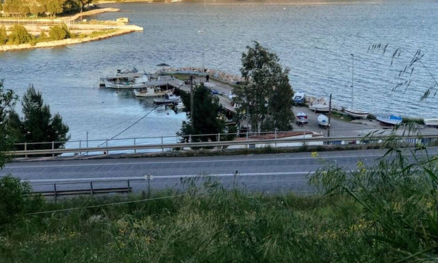 Μια παραδεισένια παραλία με φοβερά νερά στην Εύβοια!