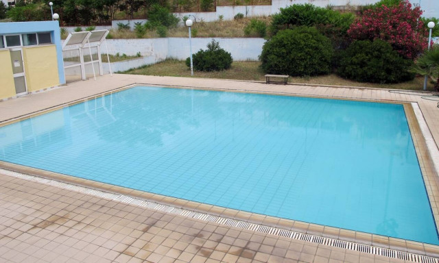 Κορονοϊός και βουτιές στην πισίνα: Όλα όσα πρέπει να προσέχουμε