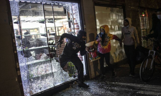 Θάνατος του Τζορτζ Φλόιντ: Η μουσική βιομηχανία πατάει το κουμπί της «παύσης» 