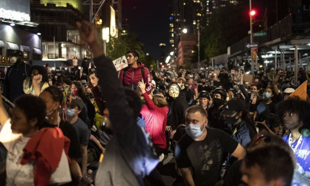 Ανησυχία στους επιστήμονες: «Οι διαδηλώσεις για τον Φλόιντ θα πυροδοτήσουν νέο κύμα κορονοϊού»