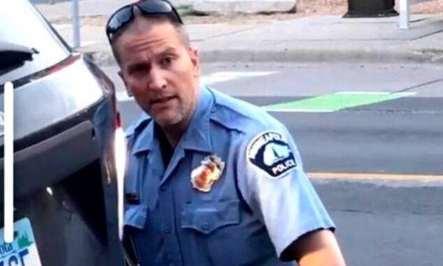 Σοκάρουν οι αποκαλύψεις: Ο αστυνομικός - δολοφόνος του Τζορτζ Φλόιντ είχε σηκώσει όπλο σε ανήλικους