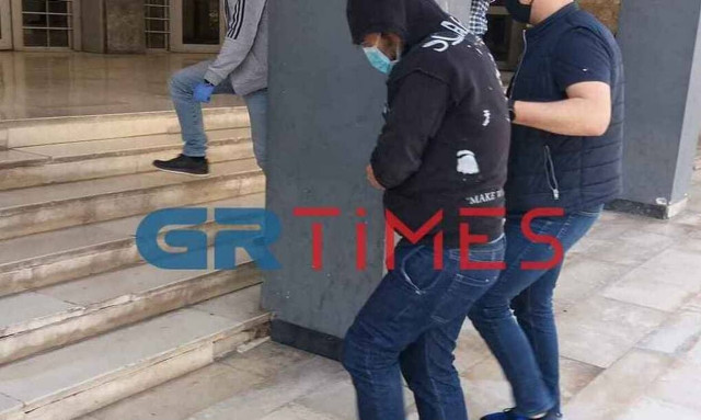 Φονικό στη Θεσσαλονίκη: Τεμάχισε τη φίλη του και την έκαψε στη σόμπα - Στη φυλακή ο 38χρονος