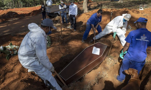 «Νεκροταφείο» η Βραζιλία από τον κορονοϊό: Πάνω από 31.000 τα θύματα της πανδημίας