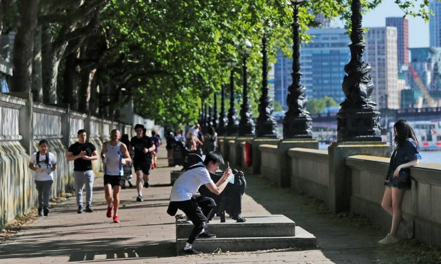 Κορονοϊός Βρετανία: 324 θάνατοι το τελευταίο 24ωρο - 1.653 νέα κρούσματα