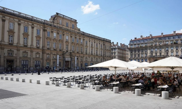 Κορονοϊός Γαλλία: Πάνω από 100 θάνατοι για πρώτη φορά μετά από 13 μέρες