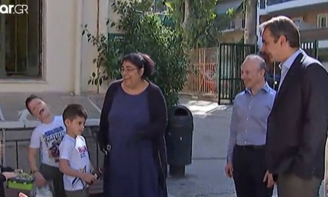 Viral: Πιτσιρικάς είδε τον Μητσοτάκη και «λιποθύμησε»!