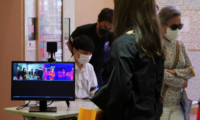 Κορονοϊός Τόκιο: Οι Αρχές καλούν τους πολίτες να μείνουν σπίτι μετά τη ραγδαία αύξηση των κρουσμάτων