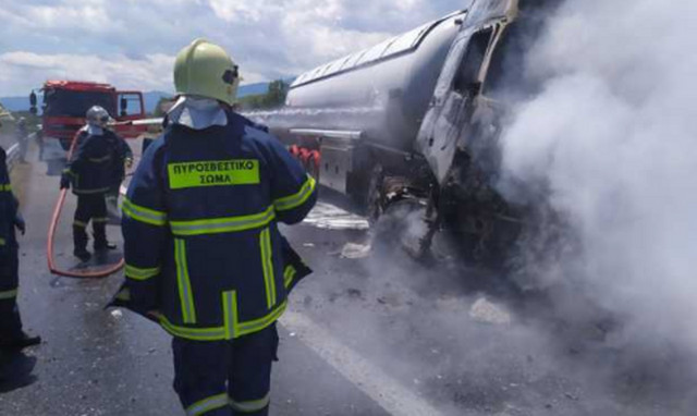 Τραγωδία στην Αθηνών - Θεσσαλονίκης: Νεκρός ο οδηγός βυτιοφόρου μετά από πυρκαγιά