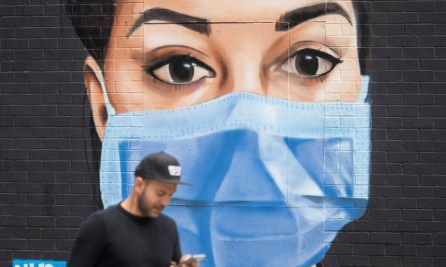 Κορονοϊός Βρετανία: 176 θάνατοι σε ένα 24ωρο – Υποχρεωτική η μάσκα στα ΜΜΜ