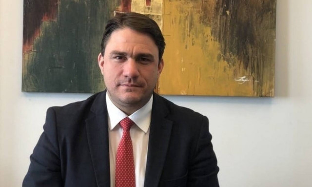 Τσουκαλάς στο Newsbomb.gr: «Ποιοι εργαζόμενοι γλιτώνουν την απόλυση»