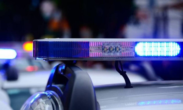 Φρικτό έγκλημα: Σκότωσε τον φίλο της με τσεκούρι μπροστά στην κόρη της