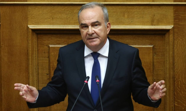 Άρση μέτρων-Παπαθανάσης: Μόνο καθιστοί σε πανηγύρια και συναυλίες