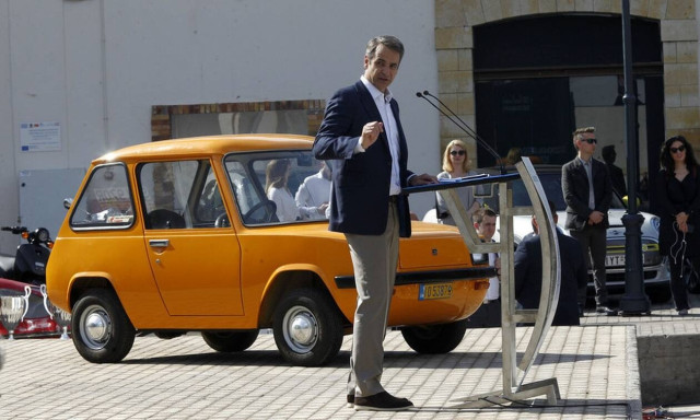 Mitsotakis: Electromobility plan an emblematic initiative for the future