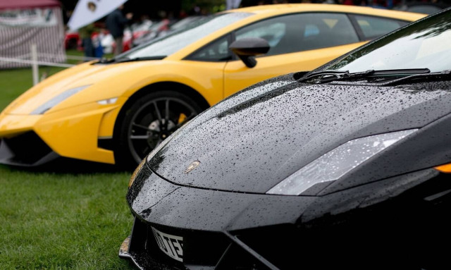 Γυναίκα οδηγός supercars έγινε πορνοστάρ - Δείτε την εξωφρενική αμοιβή της