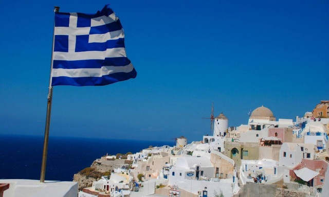 Ειδικοί προειδοποιούν για τον κορονοϊό: Μόνο με «γκρουπ» τουριστών θα είναι ασφαλή τα νησιά μας