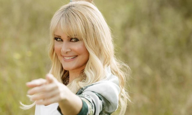 «Παραδόθηκα σε σένα»: Κυκλοφόρησε η νέα επιτυχία της Νατάσας Θεοδωρίδου