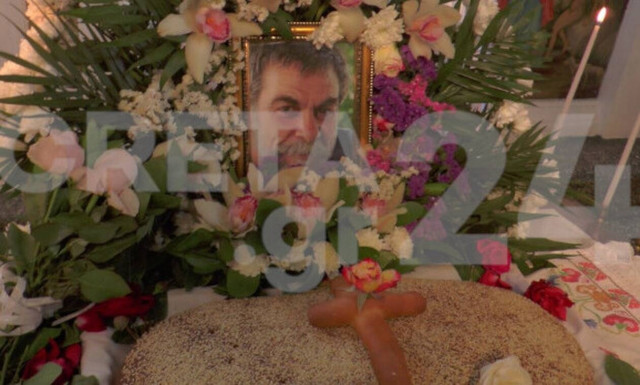 Λευτέρης Καλομοίρης: Συγκλόνισαν με μαντινάδες οι κόρες του στο μνημόσυνο