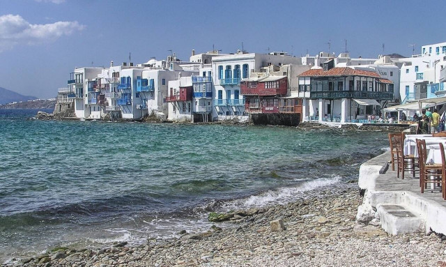 Μύκονος: Λουκέτο και πρόστιμο σε beach bar για συνωστισμό