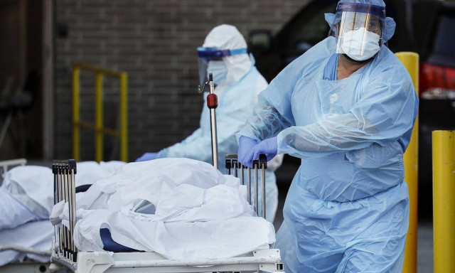 Κορονοϊός στις ΗΠΑ: Σχεδόν 700 νεκροί σε 24 ώρες