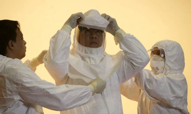 Κορονοϊός: Καμπανάκι ΠΟΥ! «Η χώρες μην τραβήξουν το πόδι από το πετάλι»