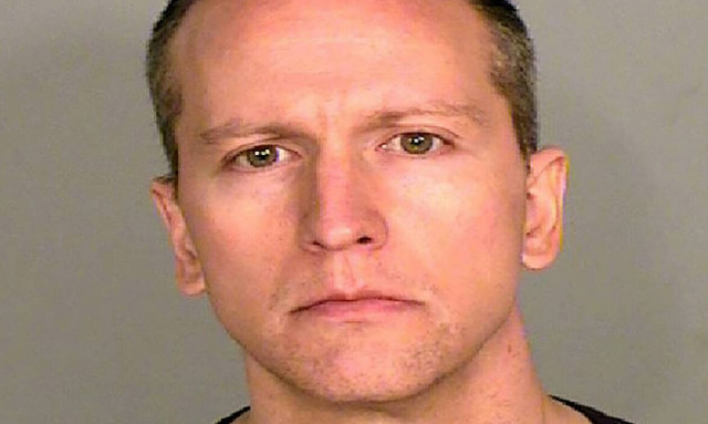 Τζορτζ Φλόιντ: Στο δικαστήριο για πρώτη φορά ο αστυνομικός που τον σκότωσε