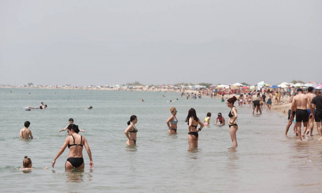 Καιρός: Με σκόνη και νέα άνοδο της θερμοκρασίας η Τρίτη - Πού θα σημειωθούν καταιγίδες (pics)