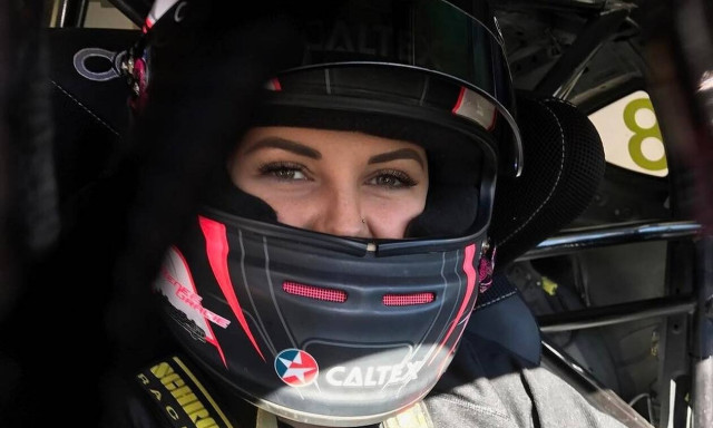 Oδηγός αγώνων έγινε πορνοστάρ (pics)