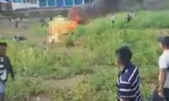 Φρίκη! Έκαψαν ζωντανό φοιτητή - Δείτε το λόγο (σκληρές εικόνες)