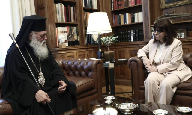 Σακελλαροπούλου σε Ιερώνυμο: Συμβάλατε στην αντιμετώπιση της πανδημίας