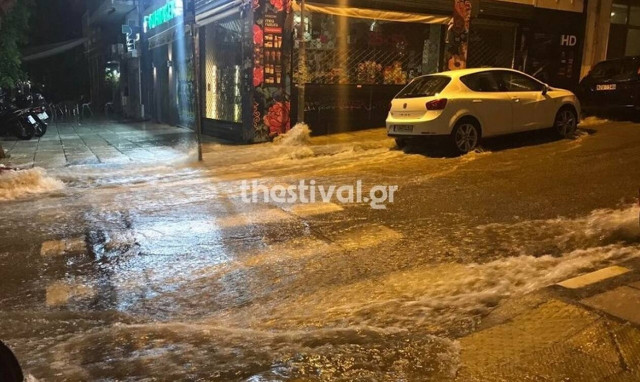 Καιρός: «Άνοιξαν» οι ουρανοί στη Θεσσαλονίκη – Πλημμύρες και χαλάζι (pics&vid)