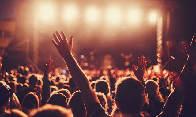 Διασπορά κορονοϊού από πάρτι πλούσιας φοιτήτριας ενώ ήταν σε καραντίνα!