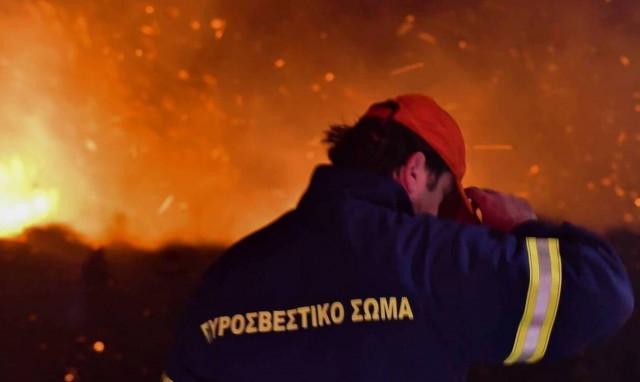 Υπό μερικό έλεγχο η πυρκαγιά στα Νεόκτιστα Ασπροπύργου