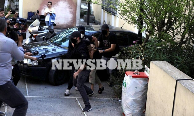 Επίθεση με βιτριόλι: Αυτή είναι η 35χρονη - Οδηγήθηκε στον Εισαγγελέα (pics)