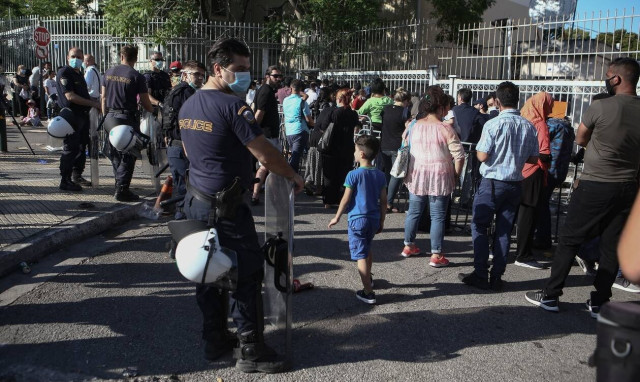 Migration Min Mitarachi visits asylum service in Athens