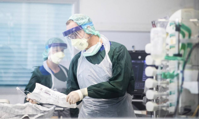 Κορονοϊός: Ποιοι είναι οι «αιώνιοι ασθενείς» και γιατί νοσούν επί μήνες 