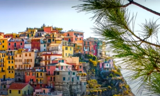 Ιταλικό Covid free χωριό πουλά σπίτια με 1 ευρώ - Η σχέση του με την Ελλάδα