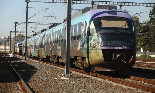 Τρένο στον Έβρο έπεσε σε δέντρο