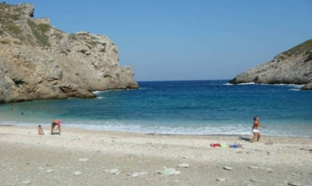 Εύβοια: Σοκ στο Αλιβέρι - Δείτε τι βρήκαν δεμένο στα βράχια