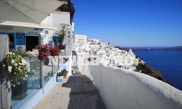 Ρεπορτάζ Newsbomb.gr: Νησί - «φάντασμα» η Σαντορίνη - Αποκαρδιωτικές εικόνες