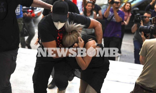 Βιτριόλι: Το κινητό και ο υπολογιστής «καίνε» την 35χρονη που αρνείται την επίθεση