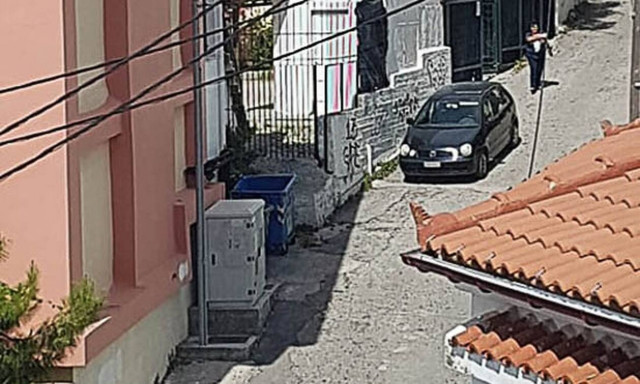 Εύβοια: Πανικός από την «τρελή» πορεία Ι.Χ. έξω από σχολείο (pics)