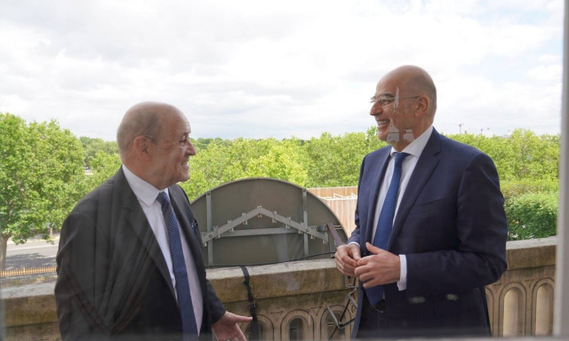 Δένδιας από τη Γαλλία: Θα αντιμετωπίσουμε τις προκλήσεις της Τουρκίας