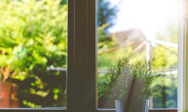 Δείτε τι «προσγειώθηκε» στον κήπο τους - Ψάχνουν να βρουν τι είναι (pics)