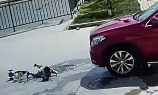 Βίντεο - ΣΟΚ: Αγοράκι «ξεγέλασε» το θάνατο